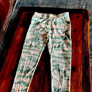 Cami print in green gray and pink